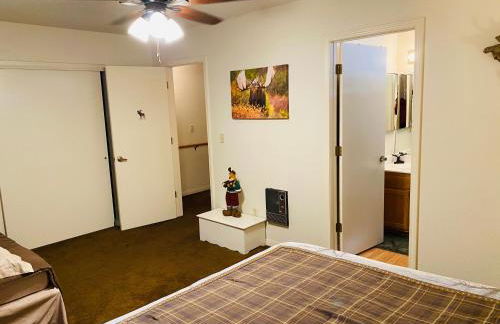 2BR Gated Escape With A Pool And Walk to Dining and Trails - Foto 20