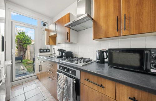 Acton 4BR House I Contractors I Families I Parking - Foto 29