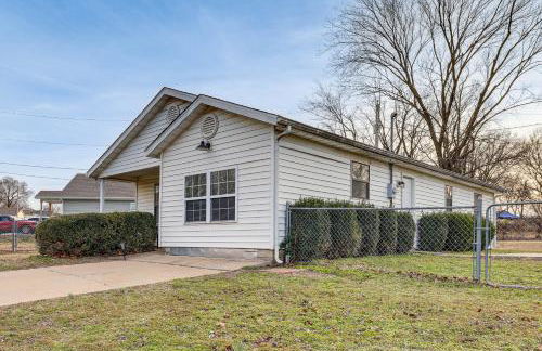 Visit Route 66! Pet-Friendly Joplin Gem with Yard - Foto 25