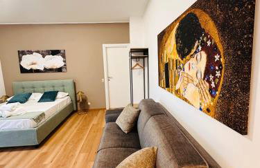Studio Suite 11 - Photo 1