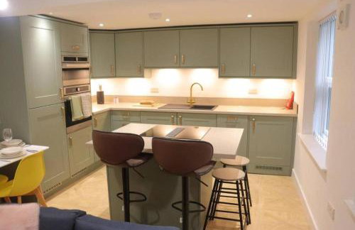 Huddersfield Lux 2 Bedroom Apartment & Opposite Train Station & City Centre - Foto 16