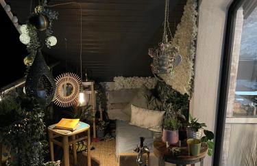 Artsy Retreat - Sleeps 6 Free Parking & Balcony - Photo 21