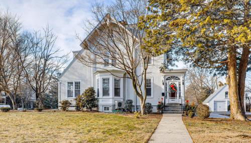 Explore Orange and NYC! Luxury Family Home with Deck - Foto 5