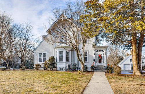 Explore Orange and NYC! Luxury Family Home with Deck - Foto 5