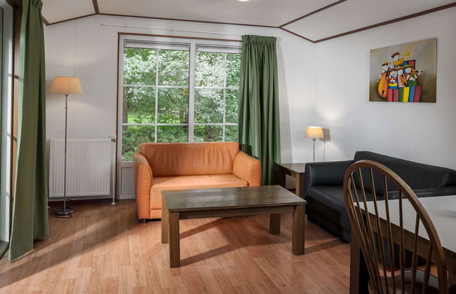 Cosy Chalet With Combi-microwave, Next to a Nature Reserve - Photo 6