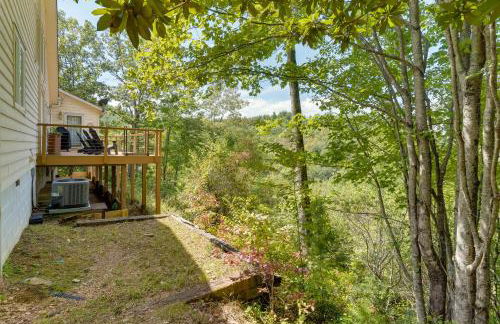 Breathtaking Marble Home on 5-Acre Hillside! - Foto 26