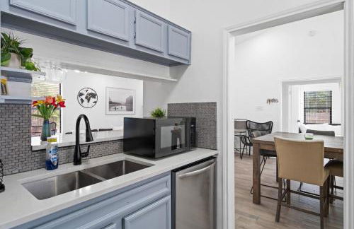 Spacious Family Home in Round Rock w Private Yard - Photo 27