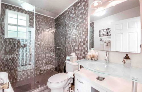 Cozy beach home walking distance from ocean - Foto 4