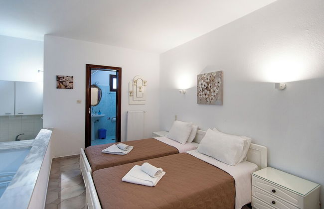 Sofia Studios - Photo 22