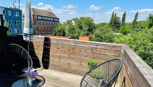 FeelsLikeHome - Urbane Altbauwohnung mit Dachterasse& Parkplatz - Foto 5