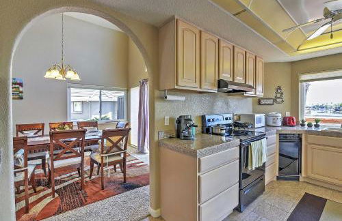 Waterfront Discovery Bay Home Outdoor Bar and Dock - Foto 7