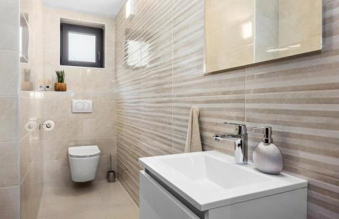 4 Bedroom Lovely Home In Labin - Photo 39