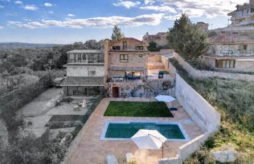 Villa de lujo de piedra, Cine para niños, Vistas, Piscina - Foto 1