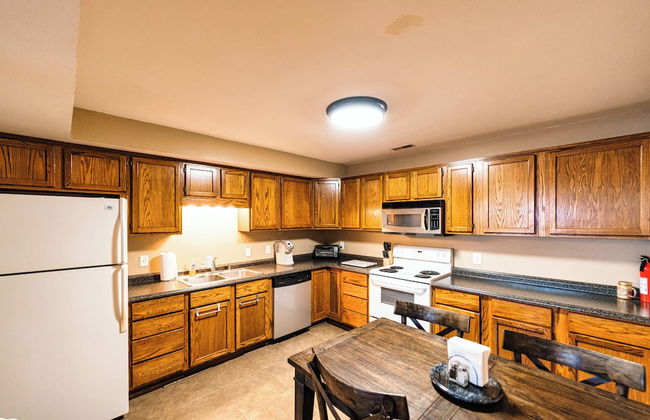 Osage Beach Getaway Lake Views Pet Friendly! - Photo 15