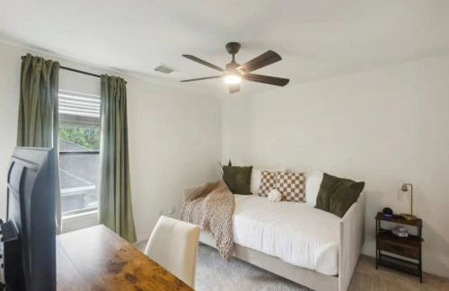 Cypress 5 Bedroom Retreat with Hot Tub, Firepit and Game Tables! Pet Friendly - Foto 47