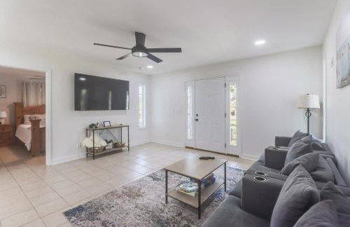 Waterfront Home with Pool by Next Step Property Management - Foto 10