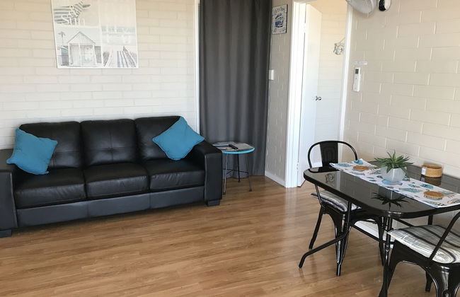 Shark Bay Seafront Apartments - Photo 18