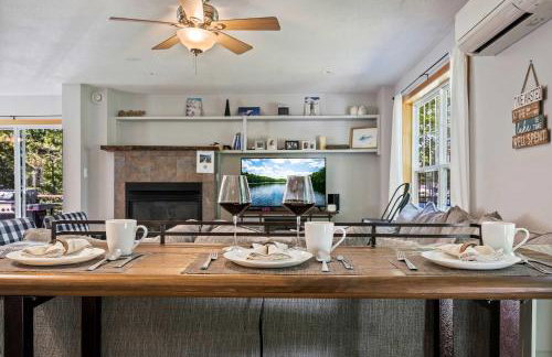 Lakefront Home with Private Beach Access & Hot Tub - Foto 16