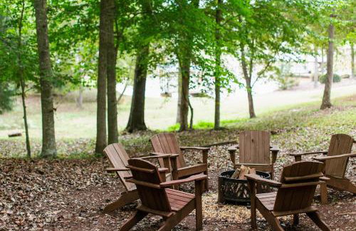 Serene Lakefront Home with Hot Tub and Boat for Rent! - Foto 48