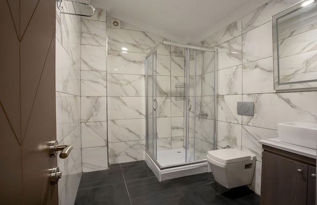 La Vie Suit Hotel - Photo 25