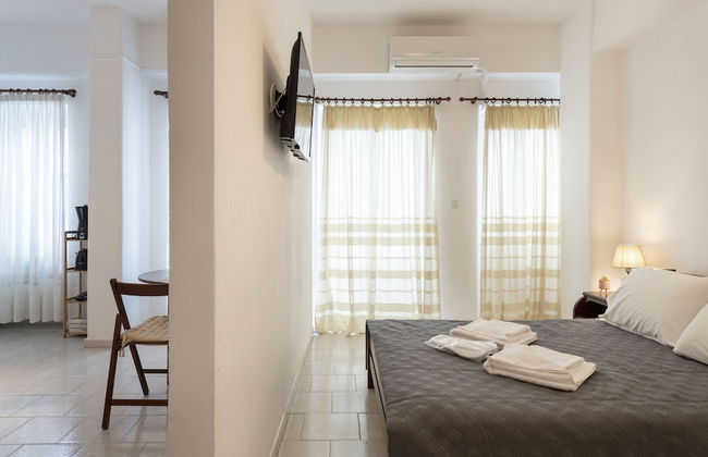 Parikia's Cute Pebble - Photo 2