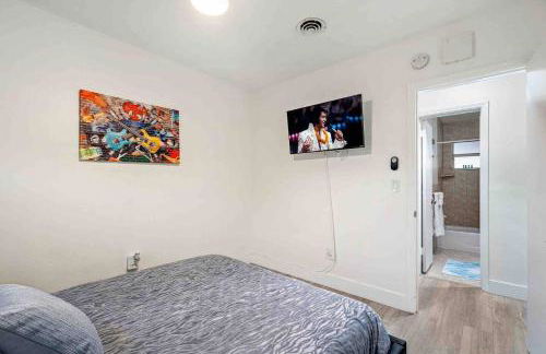 Villa Oasis 3 Miles to Hard Rock Stadium & Casino, Guitar Hotel Nearby, Pool, Game Room, Sleeps 12, 15 Min to Beach - Foto 34