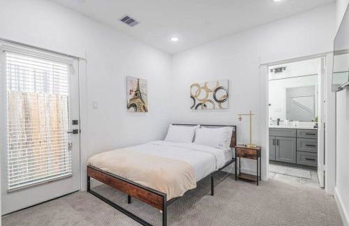 Your home away from home - Photo 18