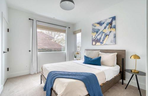 The Cascadia Retreat - Luxury Home - 90 WalkScore - Photo 23