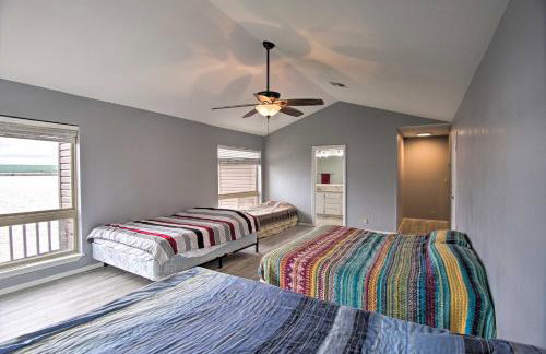 Lakefront Home with Private Beach Access! - Foto 16