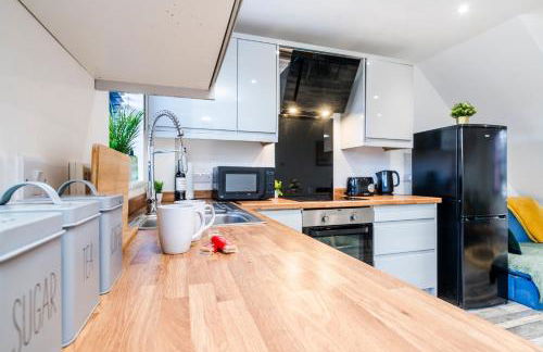 Free parking, Private Garden and Netflix, Charming Elegant 2 bedroom House Nottingham - Photo 32