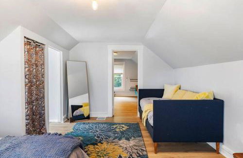 Modern Oakley Retreat - King Bed - Free Parking - Centrally Located - Foto 36