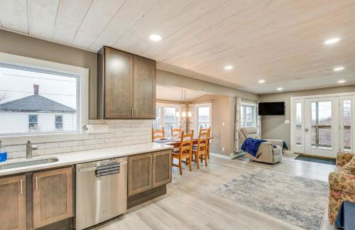 Cozy Maine Getaway Covered Deck, Walk to Beach! - Photo 11