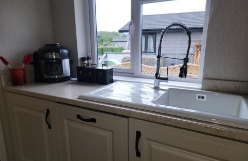 Luxury 2-Bed Lodge in Routh Sleeps 4 with Hot Tub - Foto 14