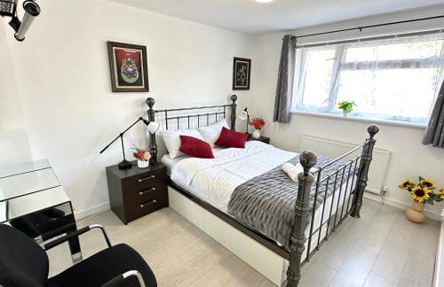 5 bedroom detached house sleeps 13 spacious Parking 5 mins driving to Bicester Village - Foto 34