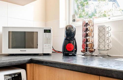 Comfortable 3-Storey House with Free Car Parking - Foto 32