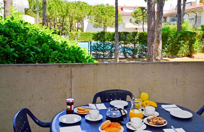 2 bedroom Apartment in Lignano Sabbiadoro with swimming pool and garden - Photo 17