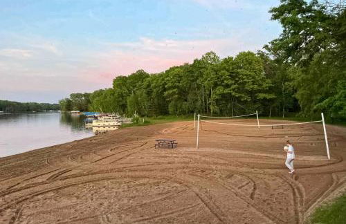 Pool and Beach Access! Lake Arrowhead Hideaway - Foto 32