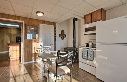 Family Farmhouse on 160-Acre Ranch with Hiking Trail - Foto 23