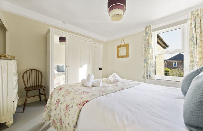 Family Friendly 3BR House w garden BBQ - Foto 14