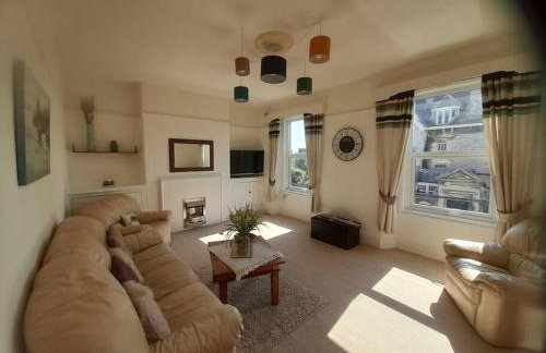 Plymouth Professionals Apartment - Photo 3