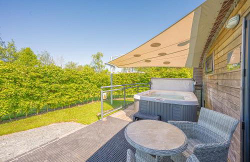 Spring Wood Luxury Pod with Hot Tub at Fell View Park Kirkby Lonsdale - Foto 11