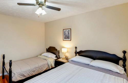 Bring the Family! Suburban Home with Yard in Omaha - Foto 18