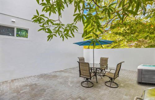 Up to 12 Guests! Modern villa near Wynwood - Photo 31