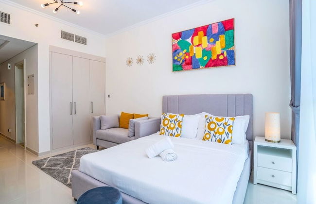 Tanin - Stunning Dubai Skyline View From this Sleek Studio - Photo 3