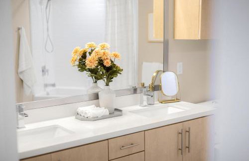 Luxury 1BR Newport Beach Condo with Pool and Gym - Foto 26