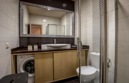 White Crystal Beachfront Apartment - Photo 12