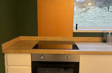 Stylish 2Bed Ground Floor Flat with Private Garden - Photo 24