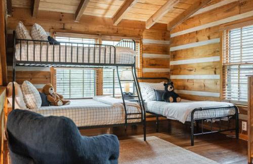 Modern Cabin with Luxury Gym, Firepit + Game Room! - Foto 17