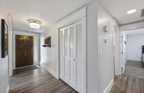 KING BED/Fresh Home/Seperate Big Screen Rooms/Park - Photo 17