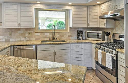 Stunning Home with Private Oasis - 1 half Mile to Strip - Foto 6